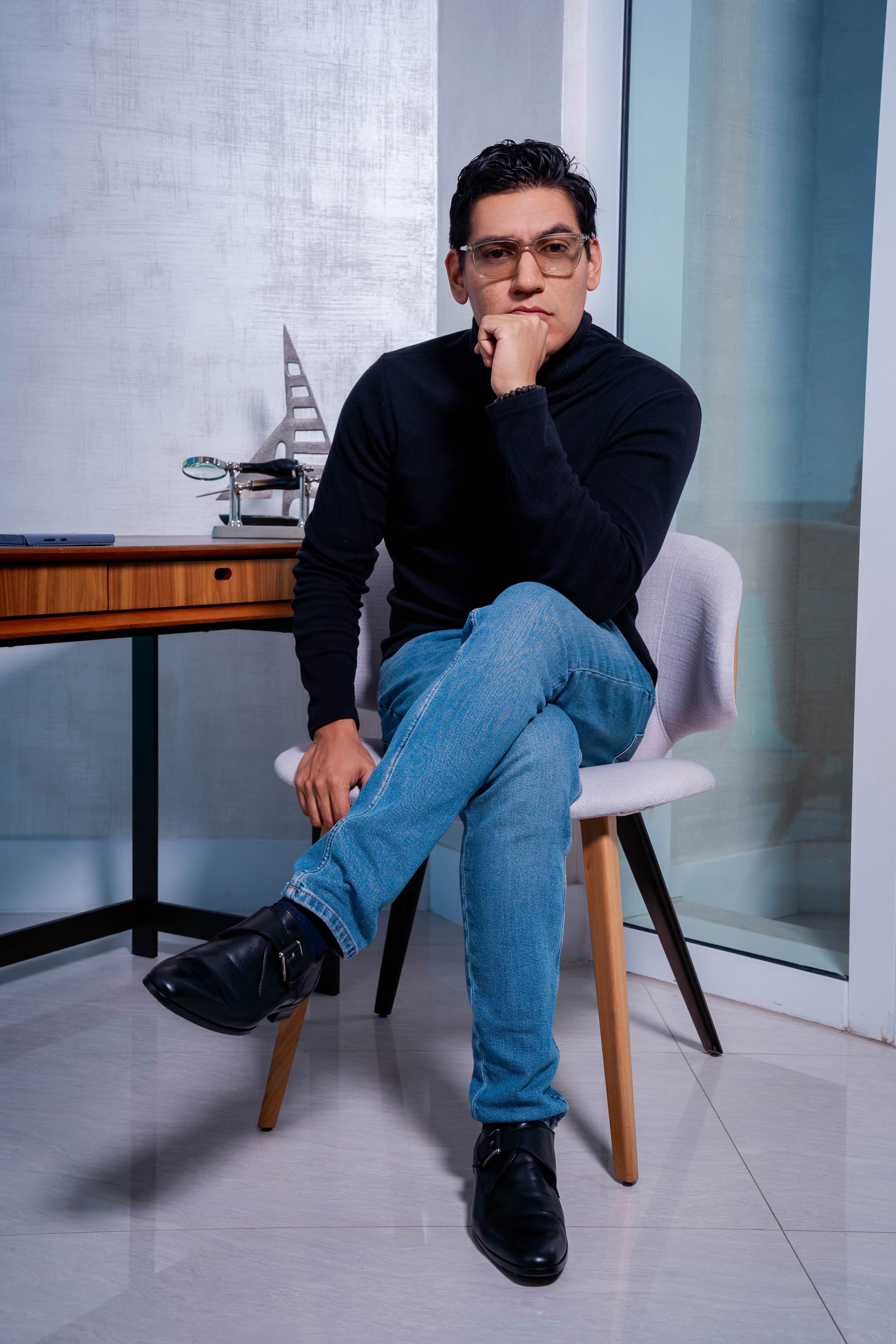 Brian Oyola — Miami luxury real estate broker